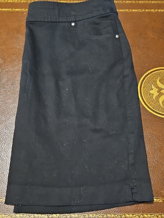 Kim Rogers Dresses & Skirts - Kim Rogers Black Pencil Skirt with Subtle Pocket Detail